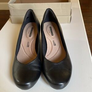 NWOT. Clark wedge leather shoes size 8.5